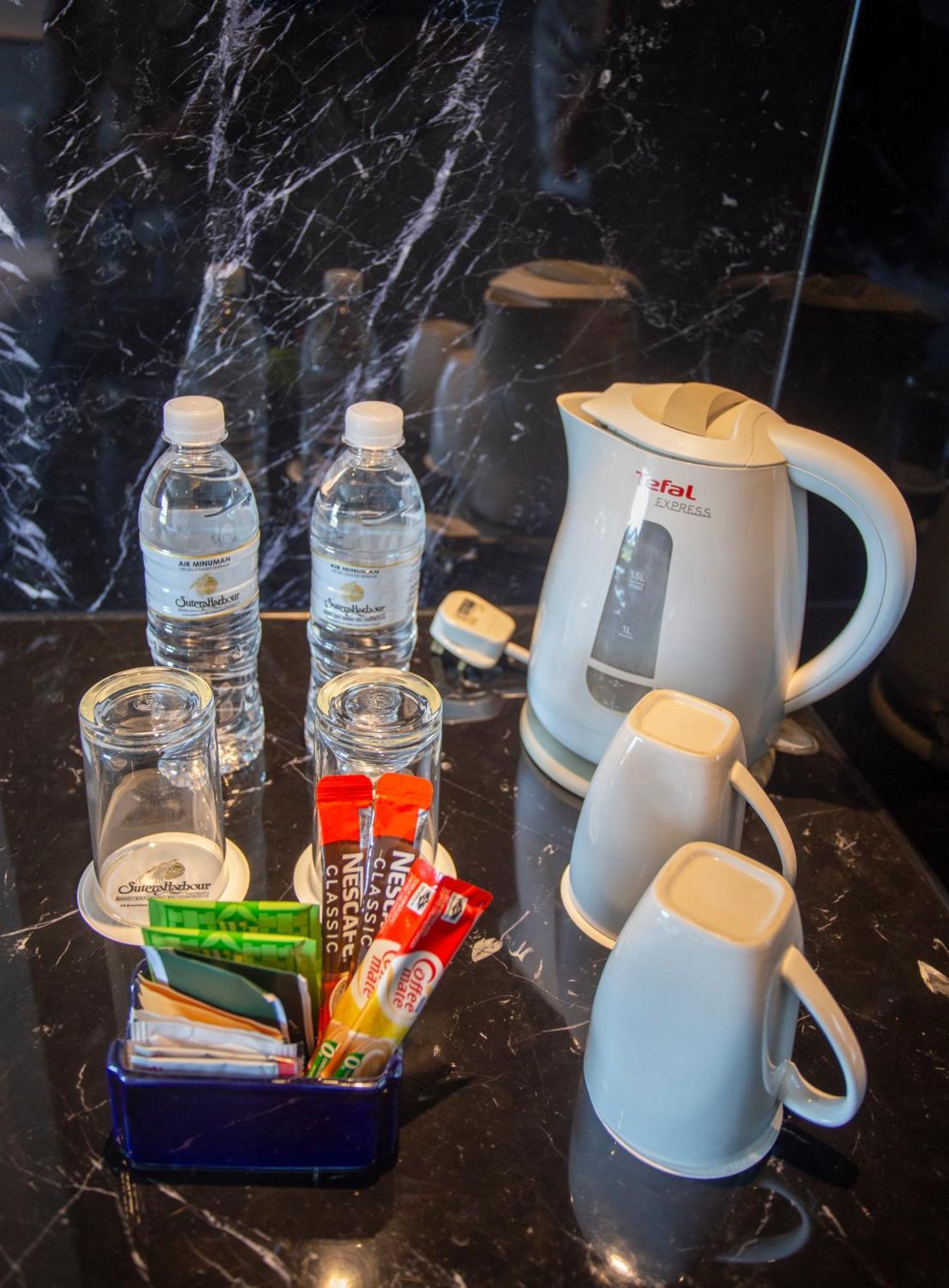 The Pacific Sutera Hotel Kota Kinabalu Kültér fotó A kettle with bottled water and coffee