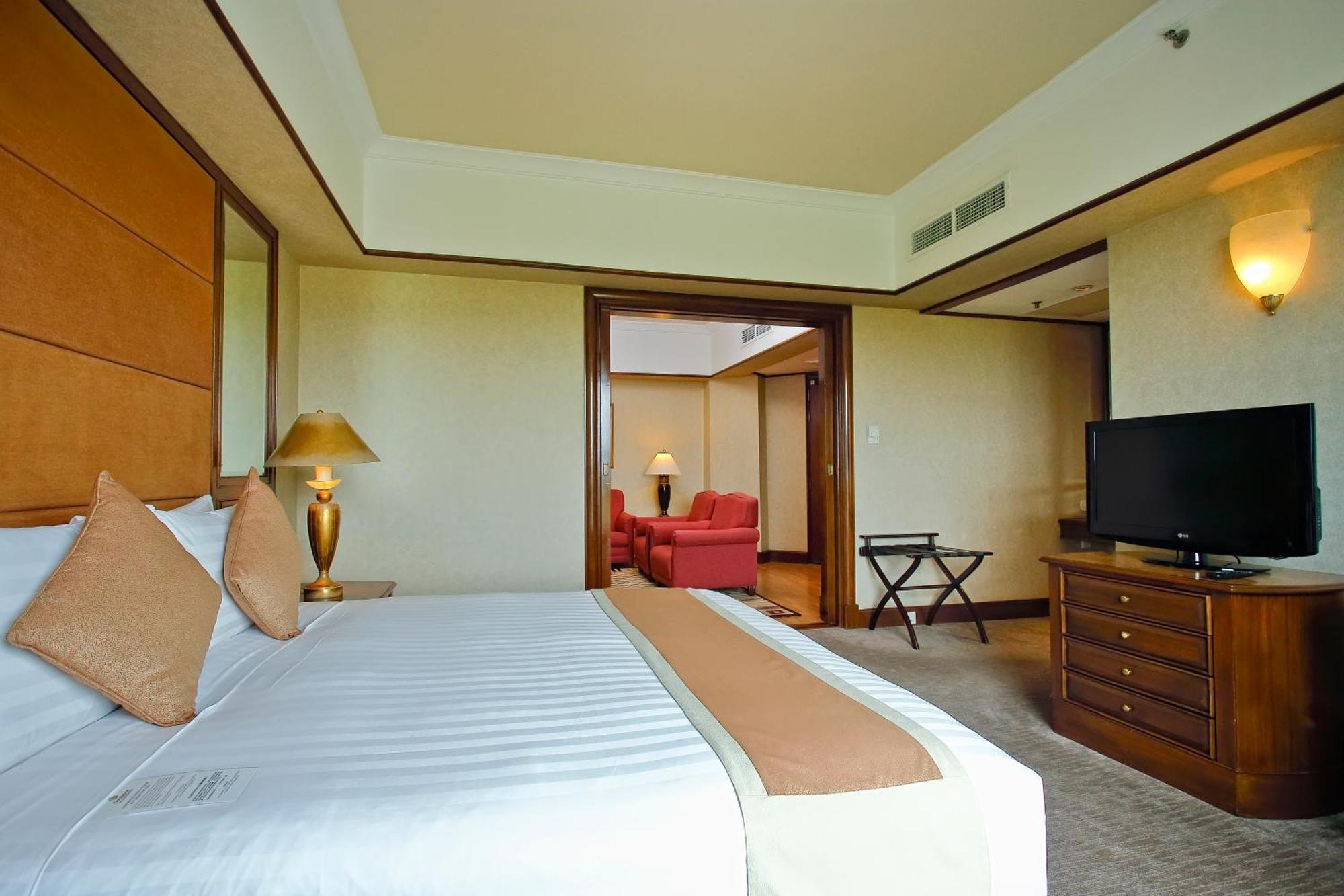 The Pacific Sutera Hotel Kota Kinabalu Kültér fotó Suite